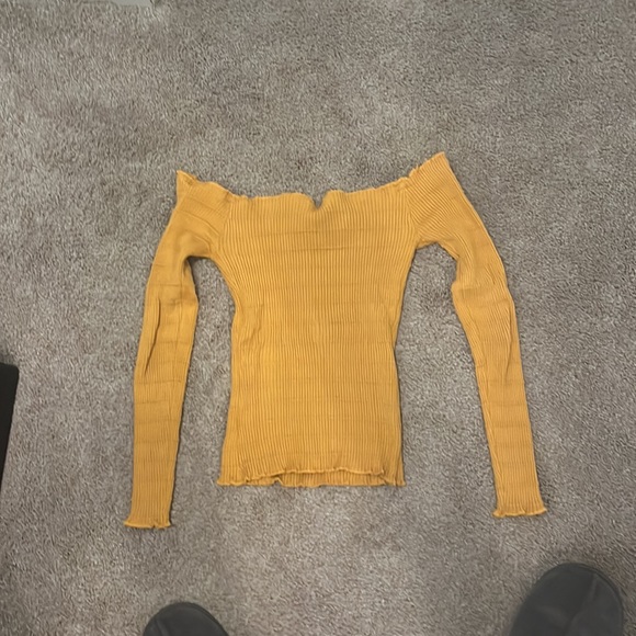 Off the shoulder top - Picture 3 of 3